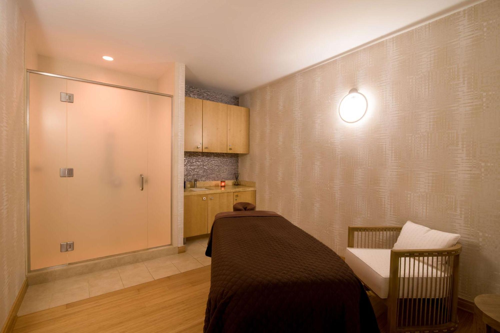 Hilton Bayfront Hotel 4*