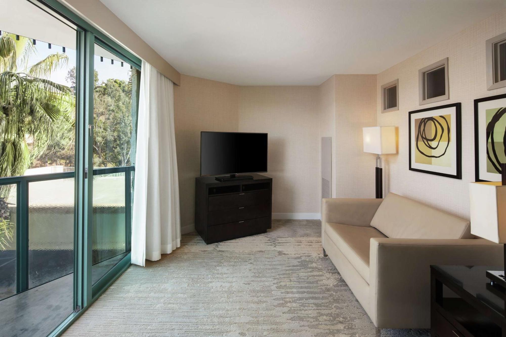Hotel Doubletree By Hilton Circle 3*