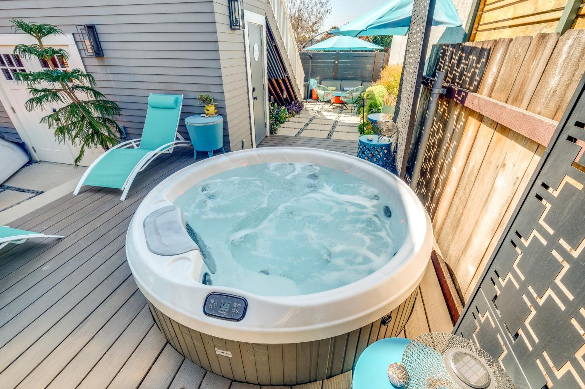 Apartment With Patio And Hot Tub
