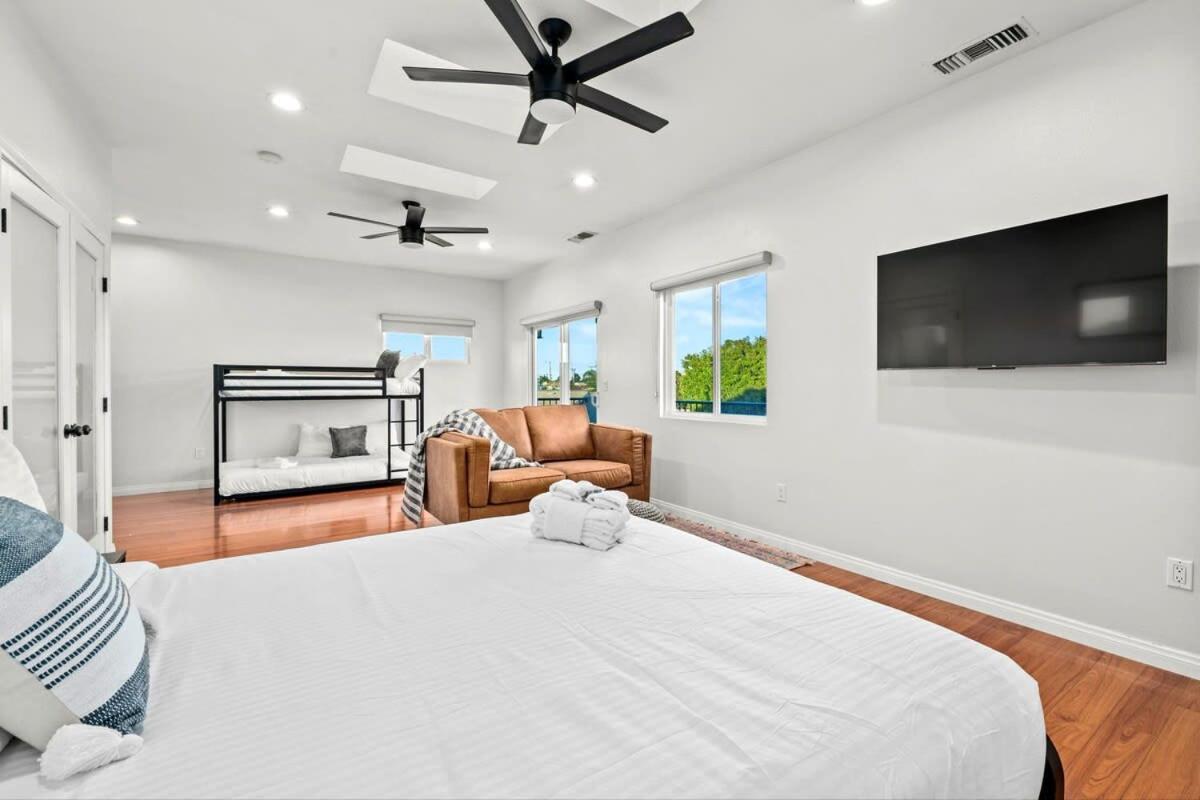 Holiday home Ainsworth Oasis: The Family Retreat Starts Here
