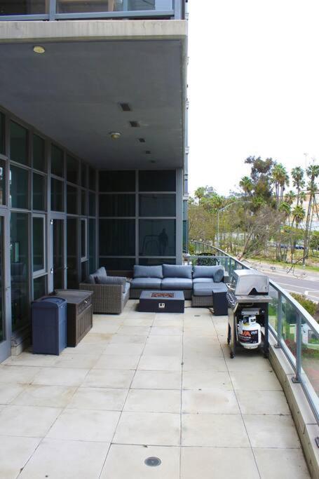Large Downtown W/ Patio & Parking Apartment San Diego