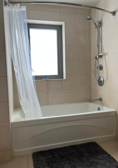 Apartment Large Downtown W/ Patio & Parking San Diego