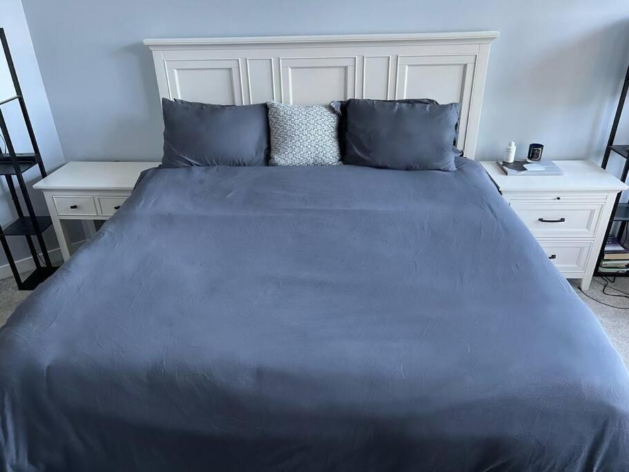 Large Downtown W/ Patio & Parking