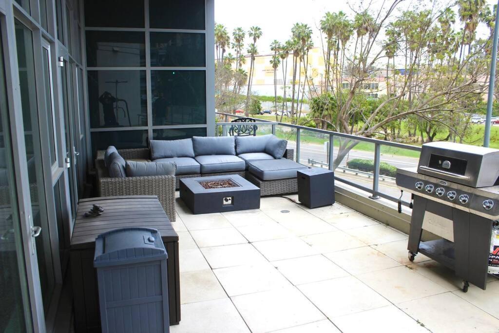 Apartment Large Downtown W/ Patio & Parking San Diego