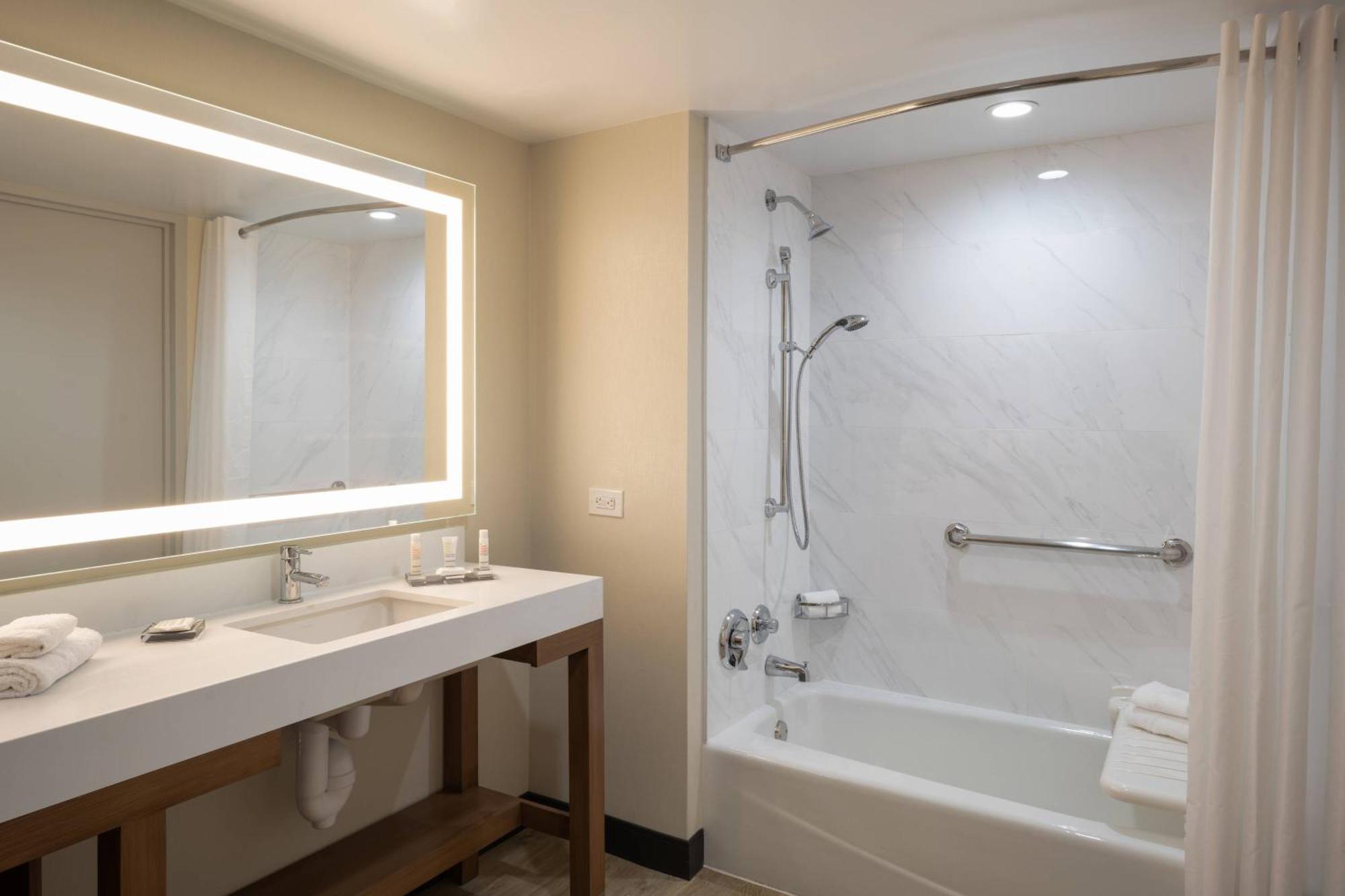 Marriott Mission Valley 3*