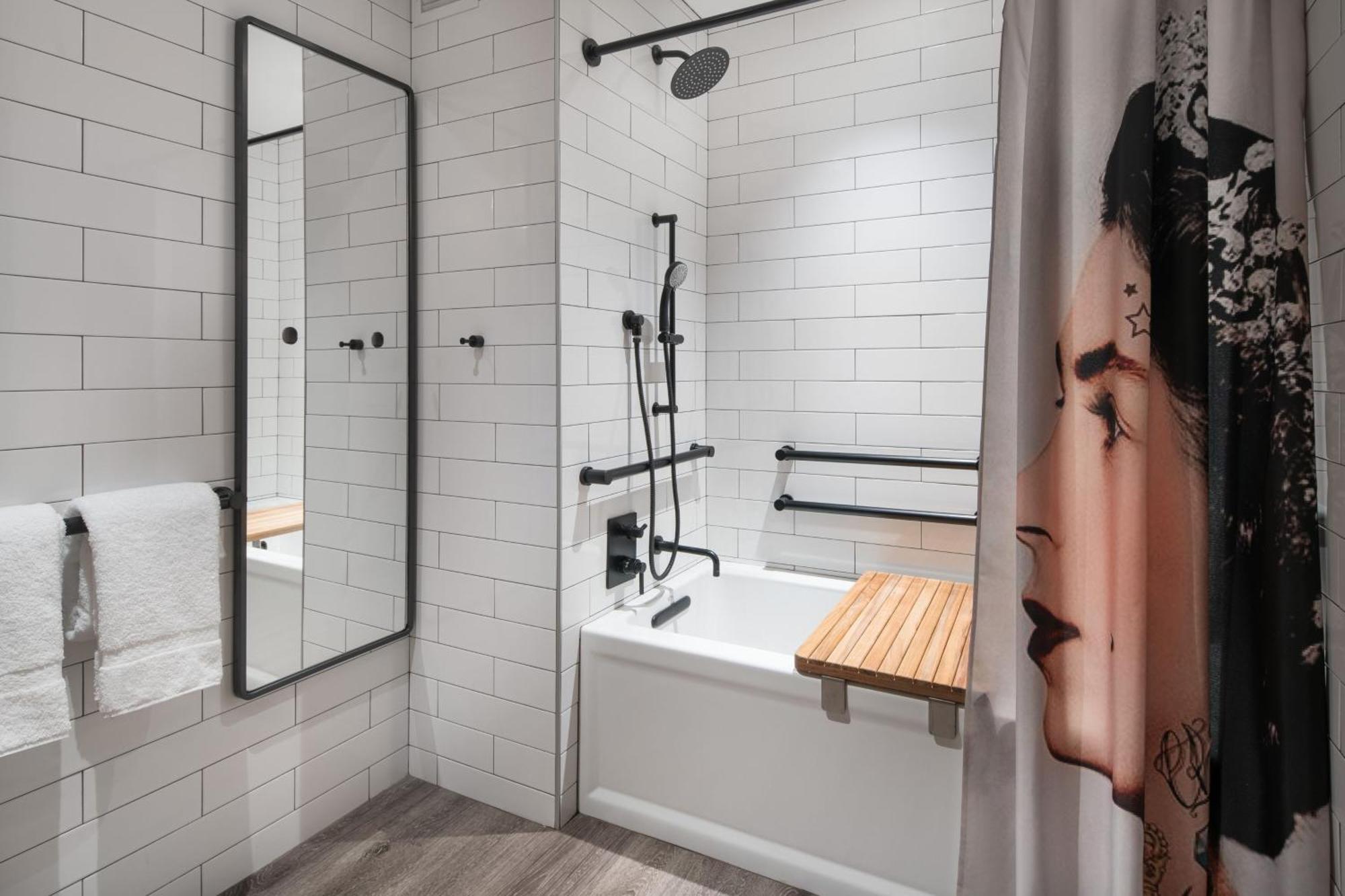 Moxy Gaslamp Quarter Hotel 4*