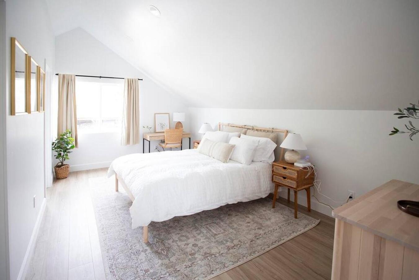 Sophisticated, Beautiful, Modern, King Bed Holiday home