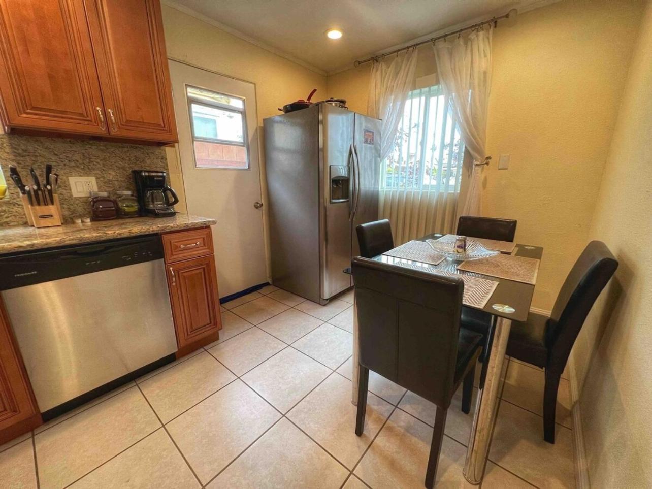 Apartment Pacific Getaway Blocks From The
