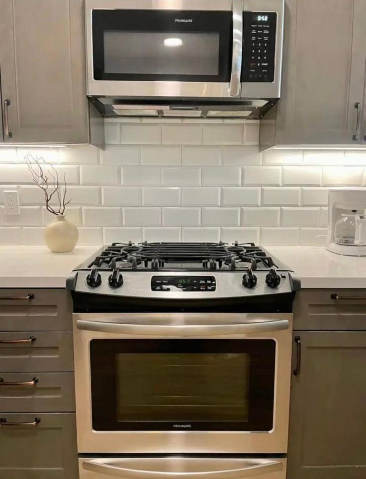 Apartment Stylish Downtown Views & Amenities *