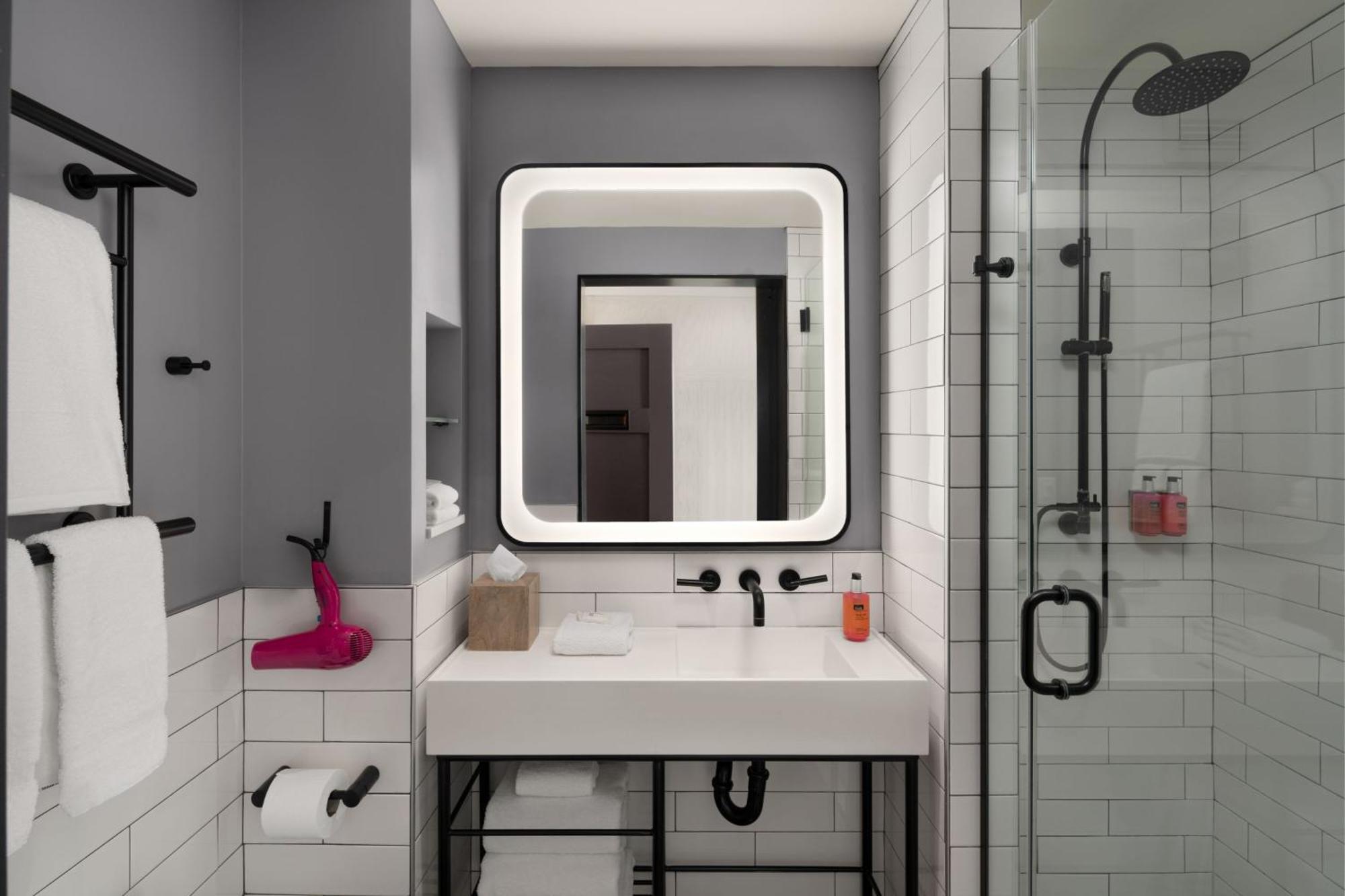 Moxy Gaslamp Quarter Hotel 4*