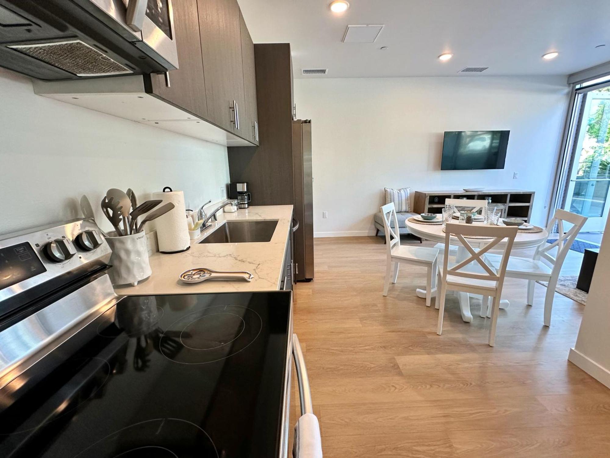 Nimitz Crossing Luxury Residences Apartment