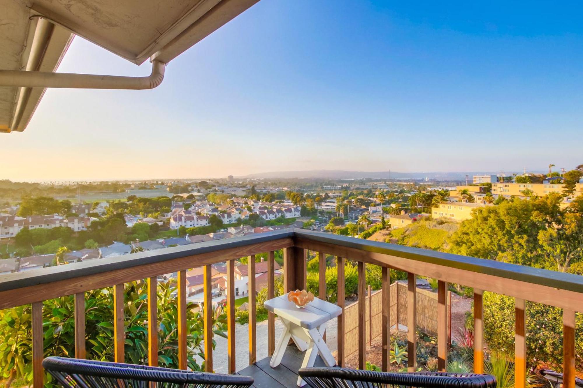 Canyon Estate Overlooking The Pacific *