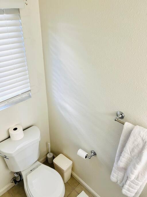 Pacific Pad Apartment *