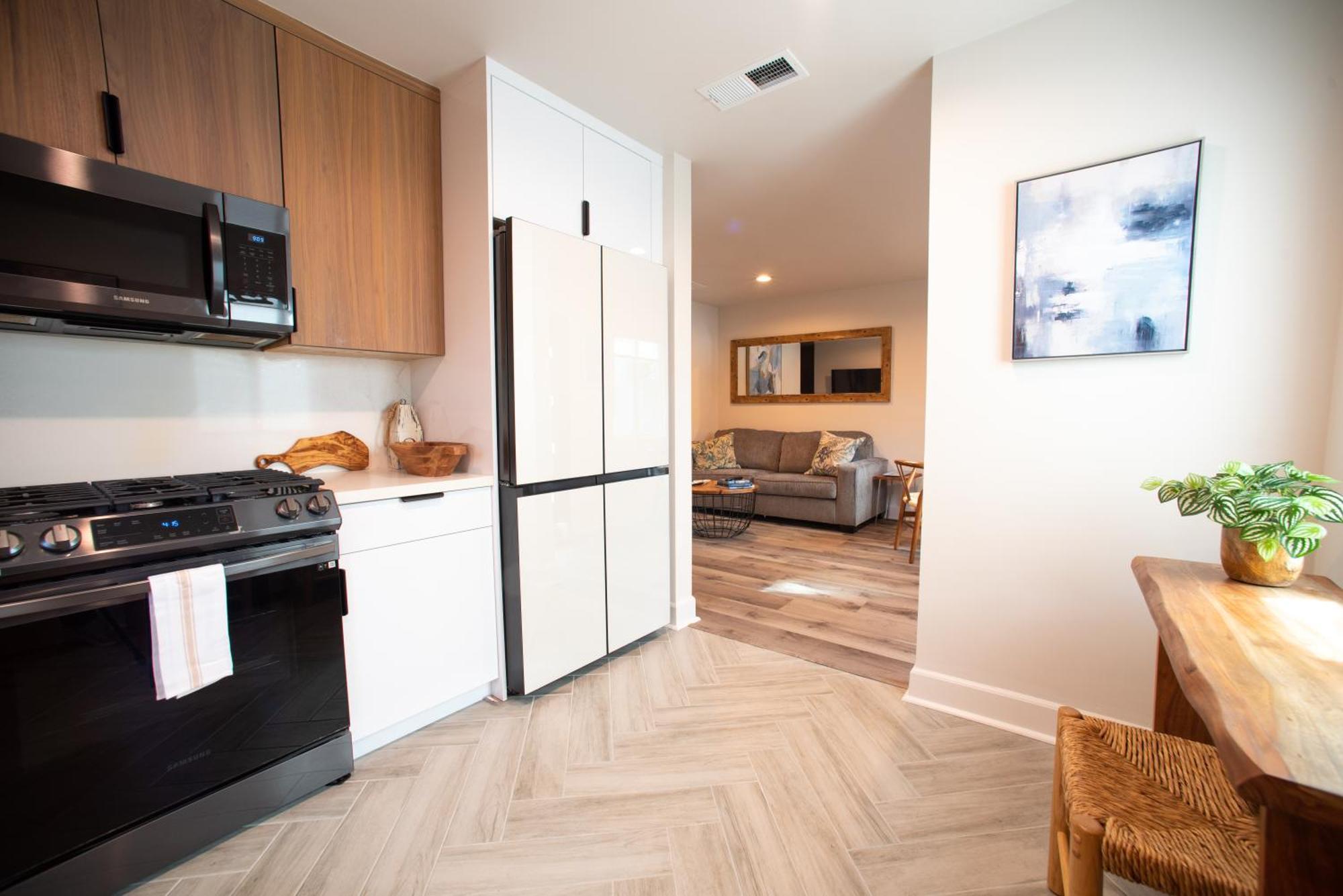 Modern Ocean Apartment *