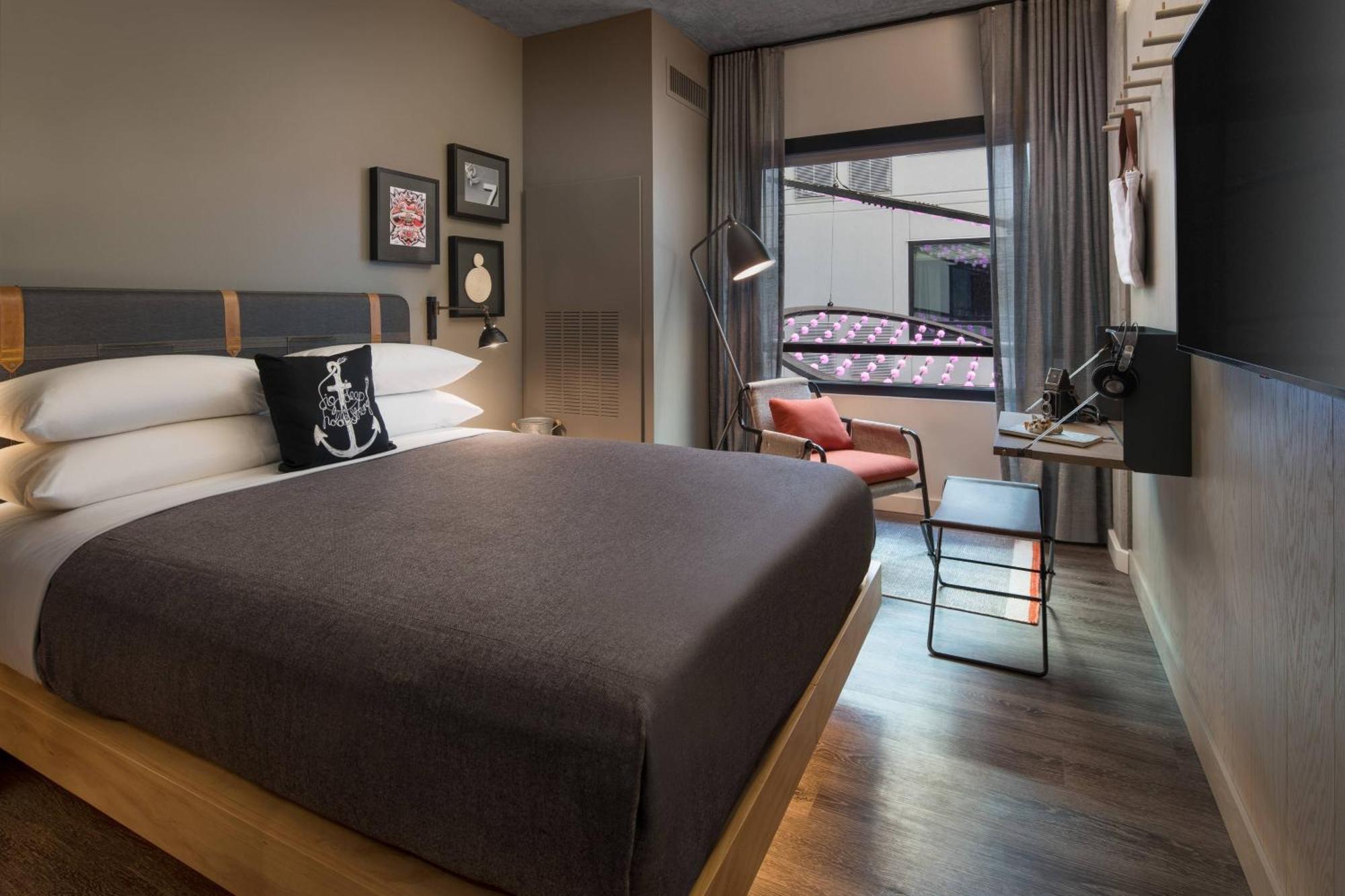Moxy Gaslamp Quarter Hotel 4*