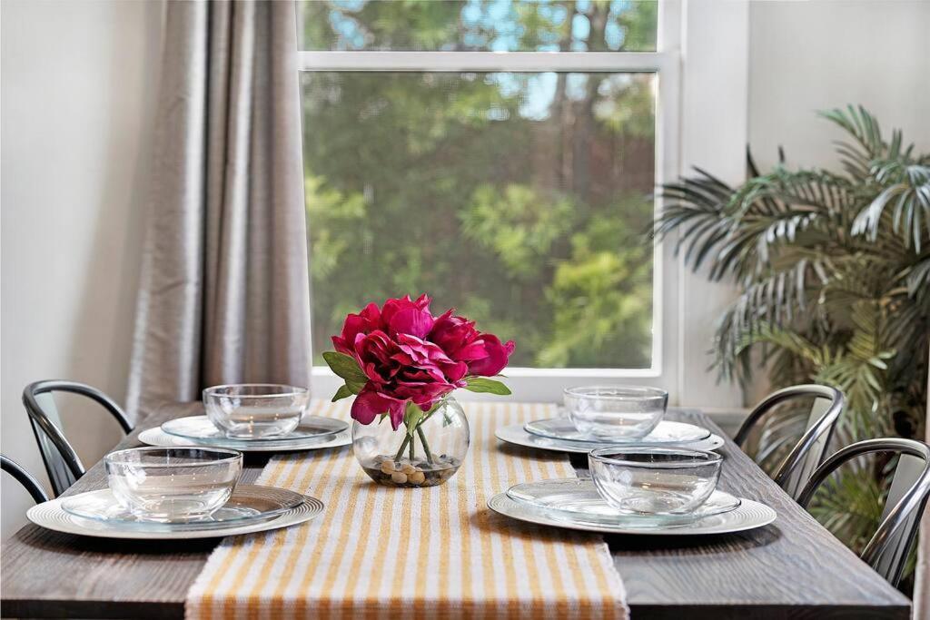 Modern Oasis With Jacuzzi In Our North Park Retreat Holiday home *