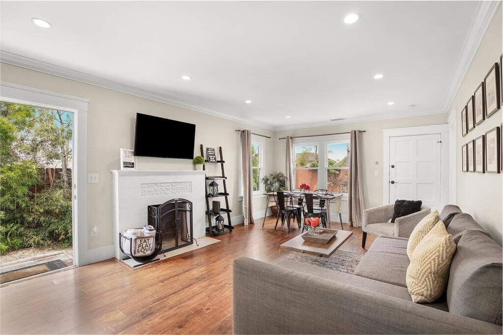 Holiday home Modern Oasis With Jacuzzi In Our North Park Retreat