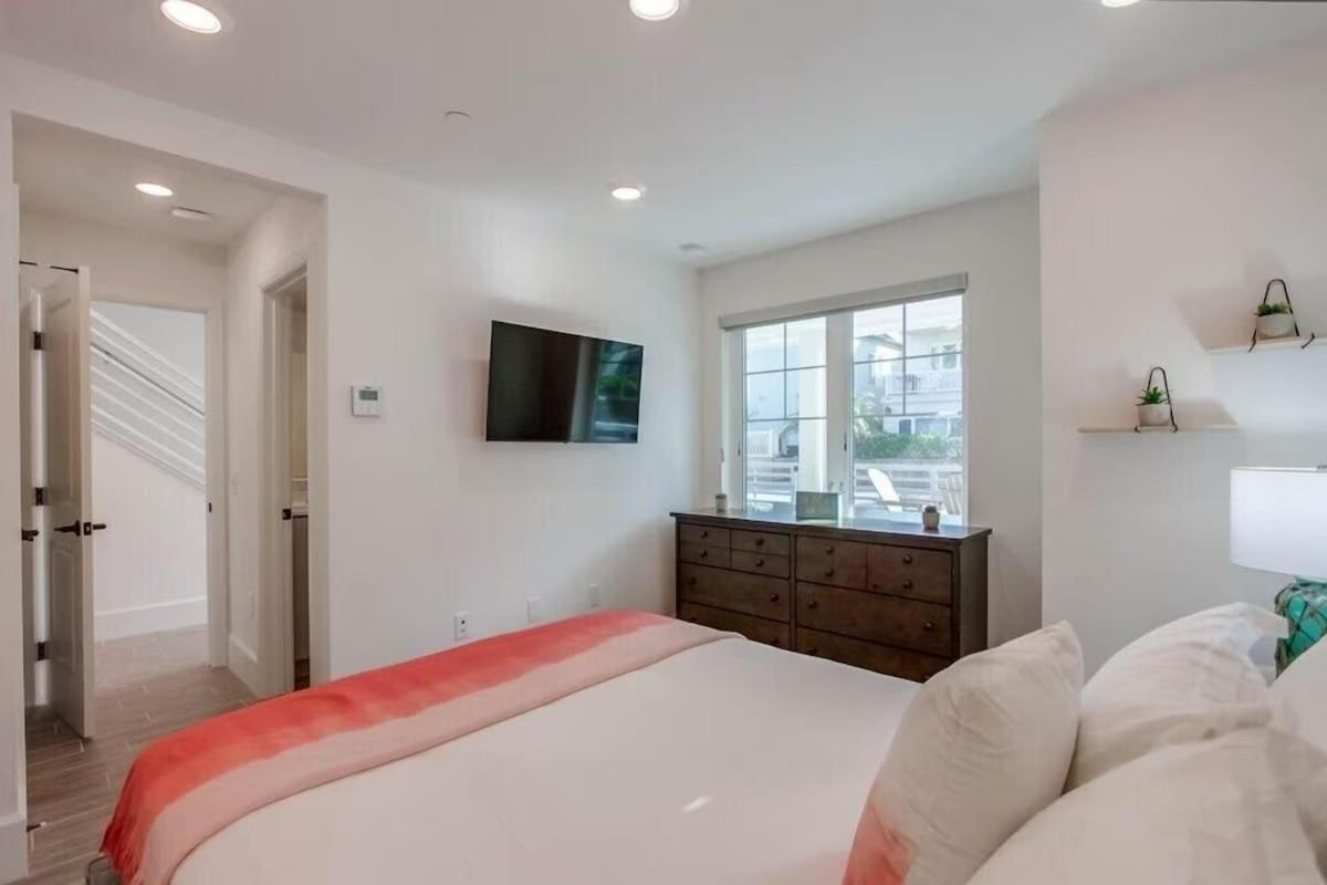Newer Construction Beauty Steps To Mission And Bay *