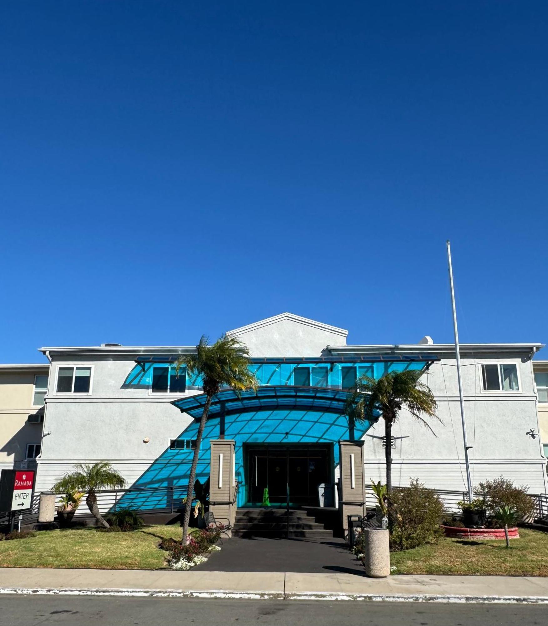 Hotel Ramada By Wyndham Airport 2*