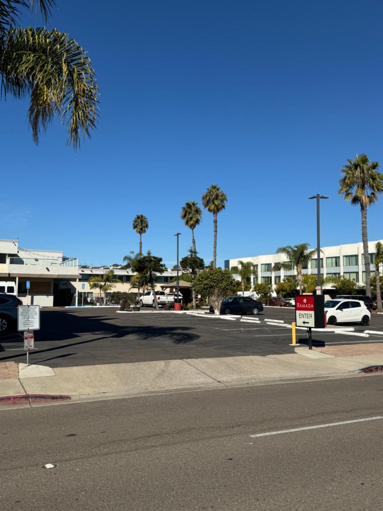 Ramada By Wyndham Airport 2*