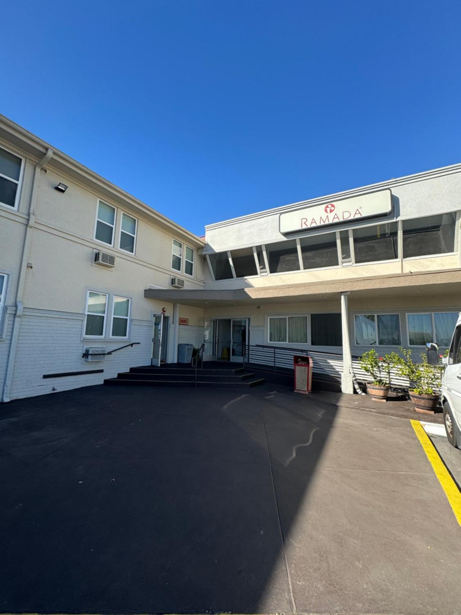 Hotel Ramada By Wyndham Airport 2*