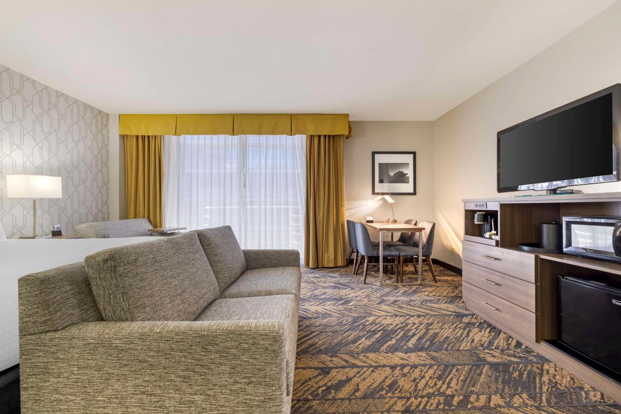 Hotel Western Bayside 3*