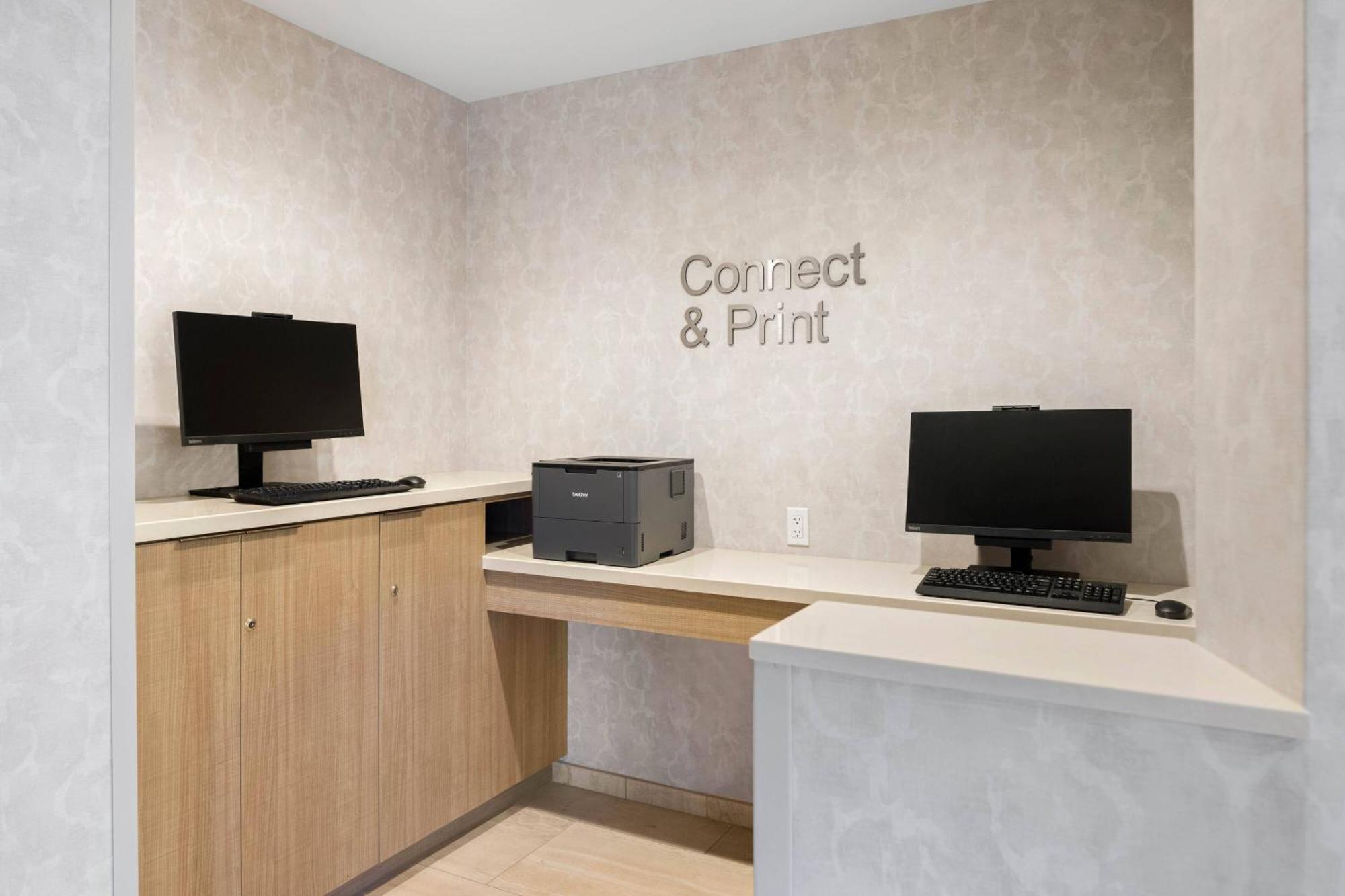 Hotel Fairfield & By Marriott Pacific 2*