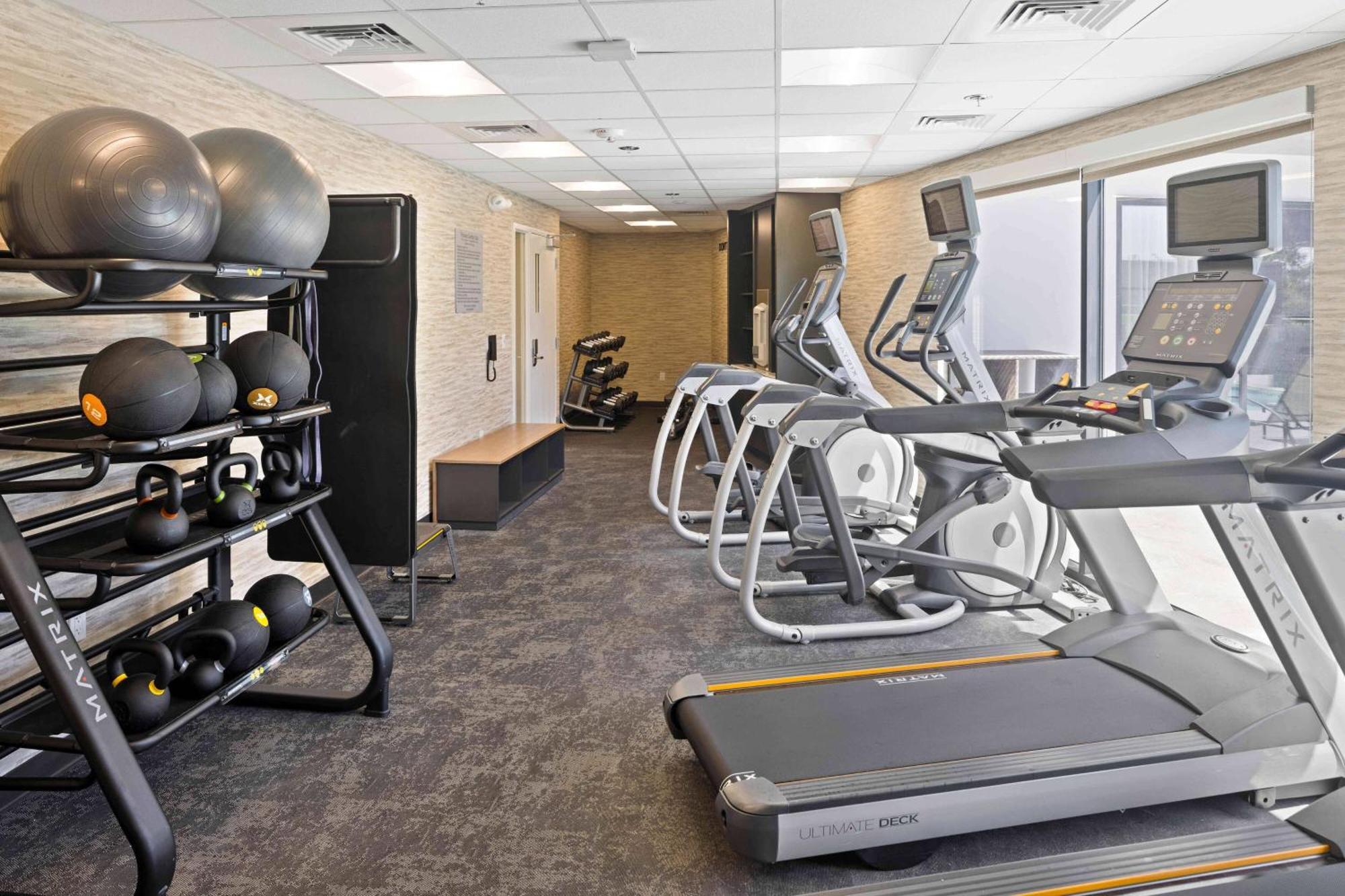 Fairfield & By Marriott Pacific Hotel 2*