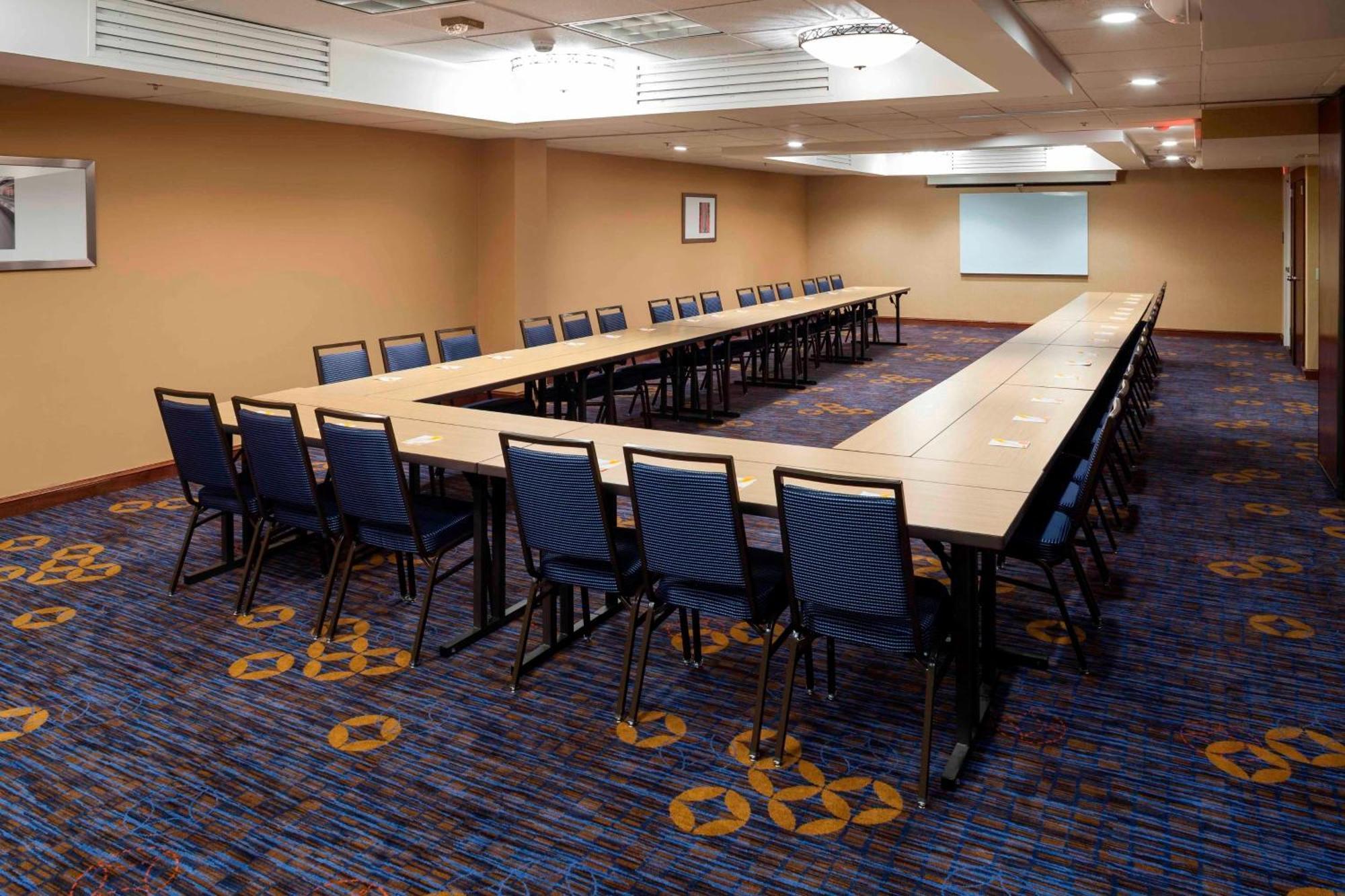 Hotel Courtyard By Marriott Rancho Bernardo 3*