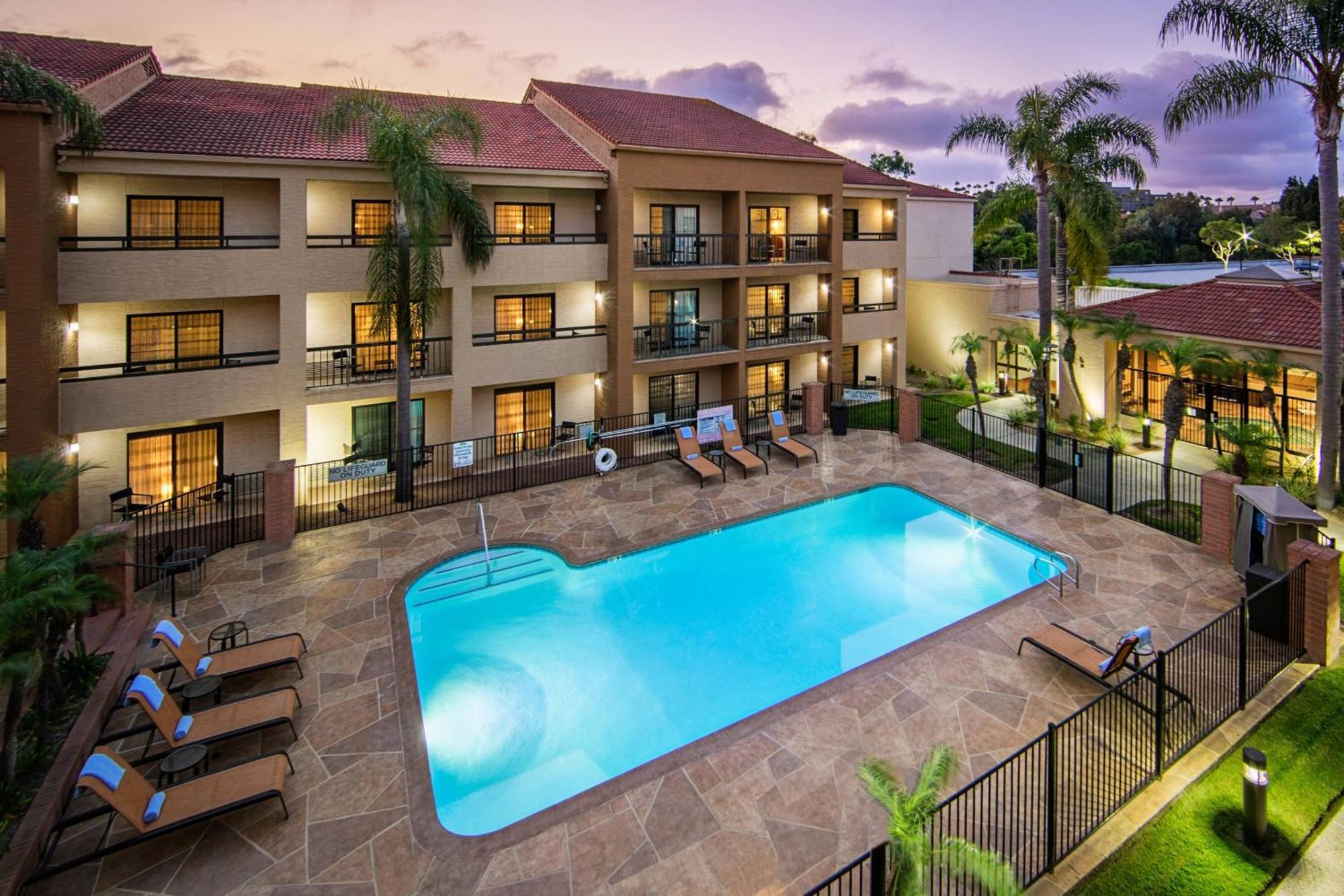 Courtyard By Marriott Sorrento Valley Hotel 3*