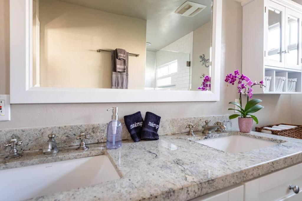 Charming Mid-century Craftsman, Hot Tub With Serene Yard