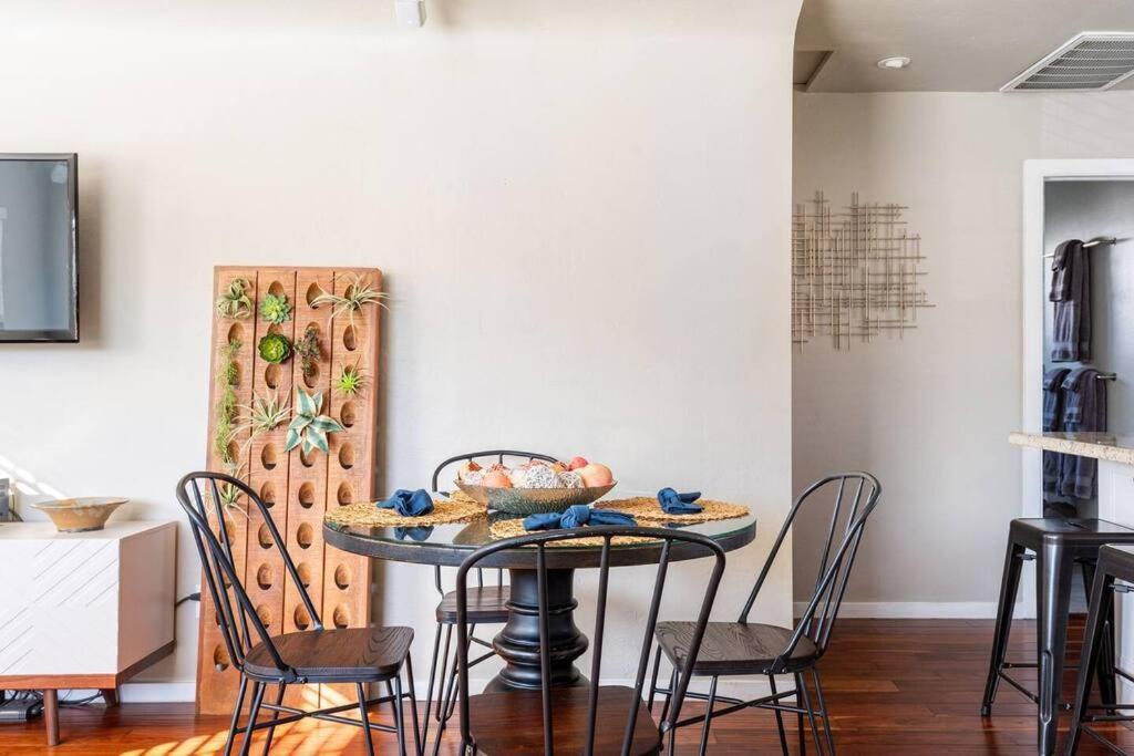 Charming Mid-century Craftsman, Hot Tub With Serene Yard *