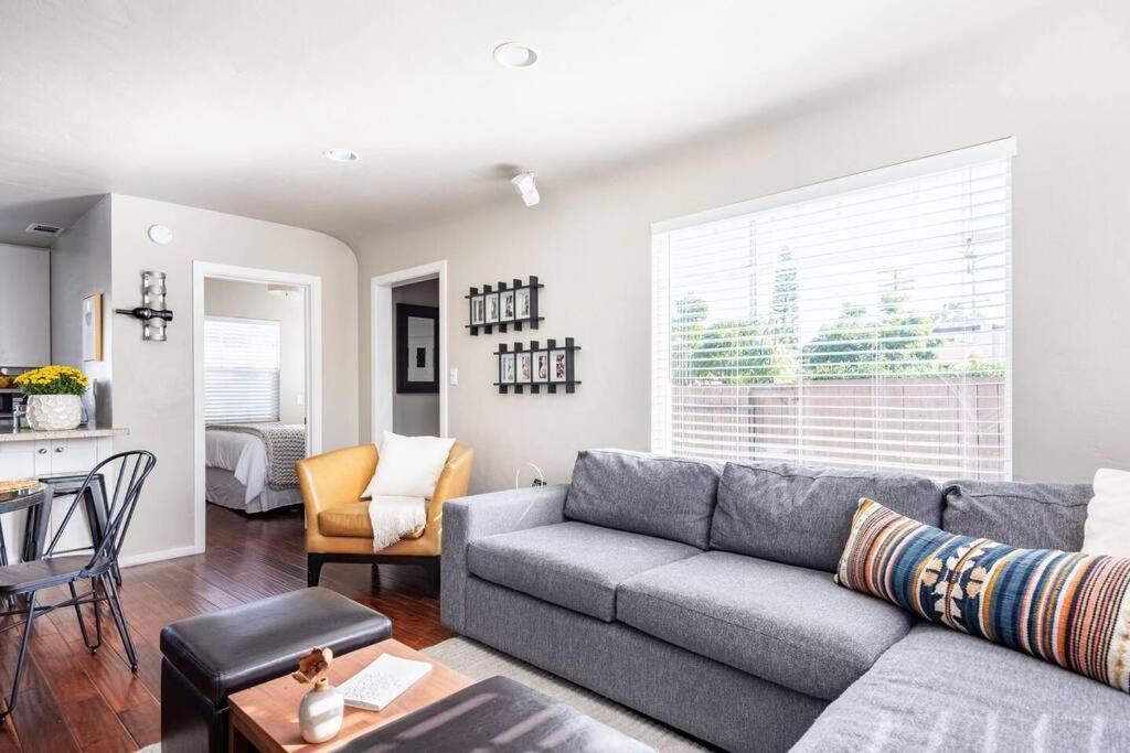 Charming Mid-century Craftsman, Hot Tub With Serene Yard Holiday home San Diego