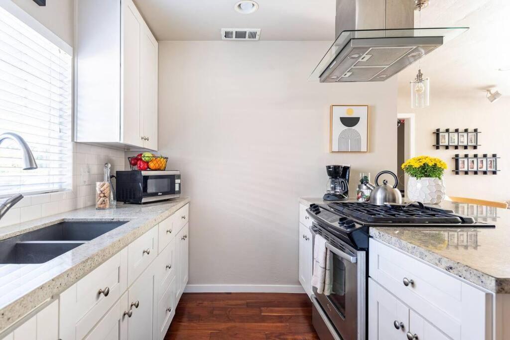 Charming Mid-century Craftsman, Hot Tub With Serene Yard * San Diego