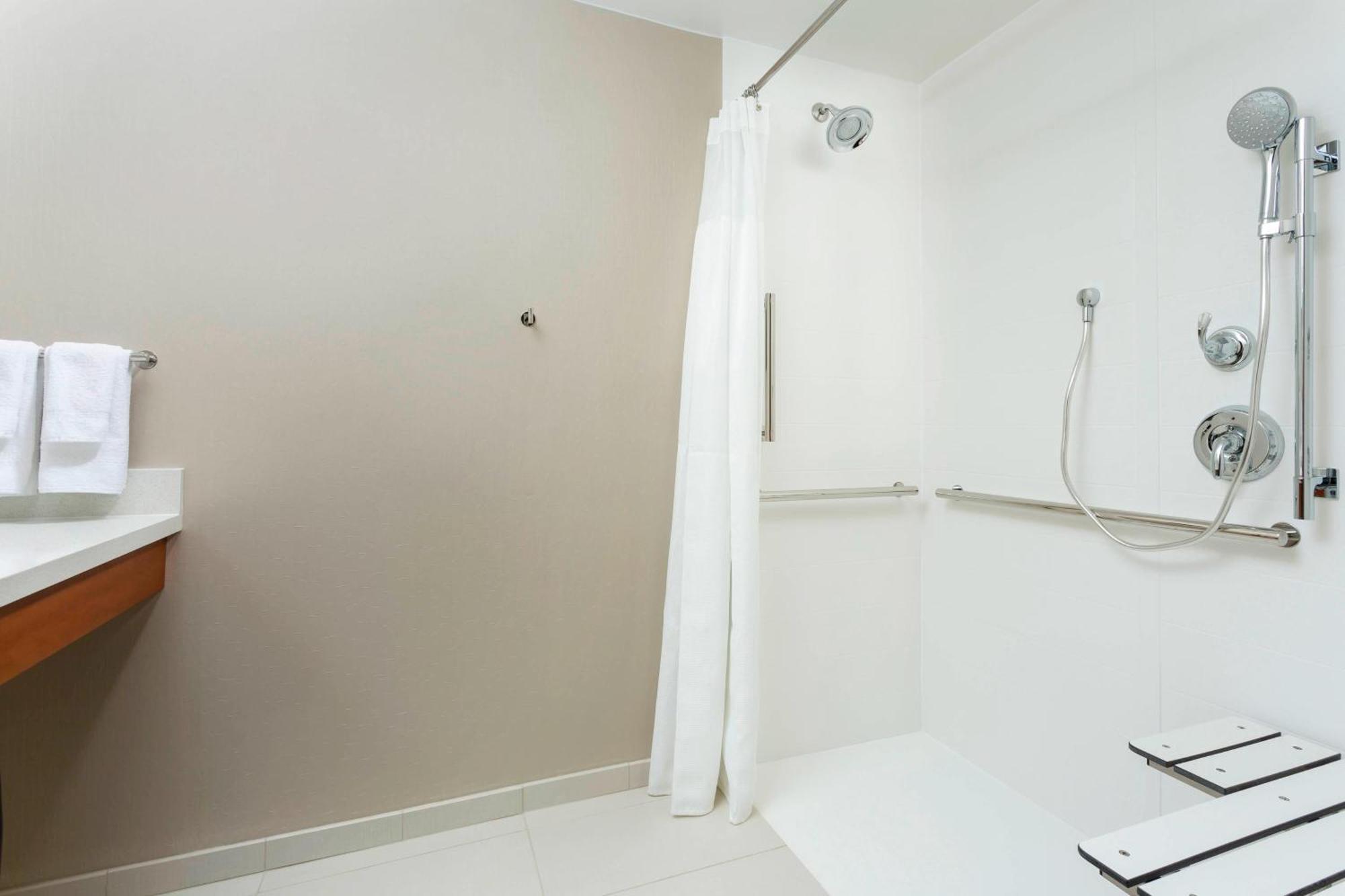 Hotel Springhill By Marriott Mission Valley 3*