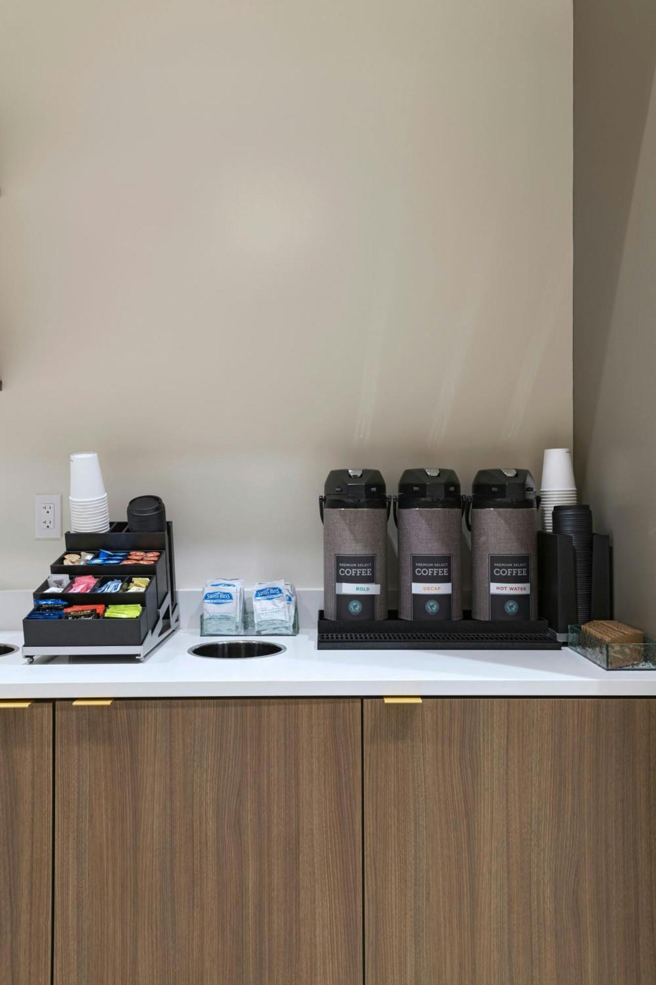 Towneplace By Marriott Airport/liberty Station Hotel 3*