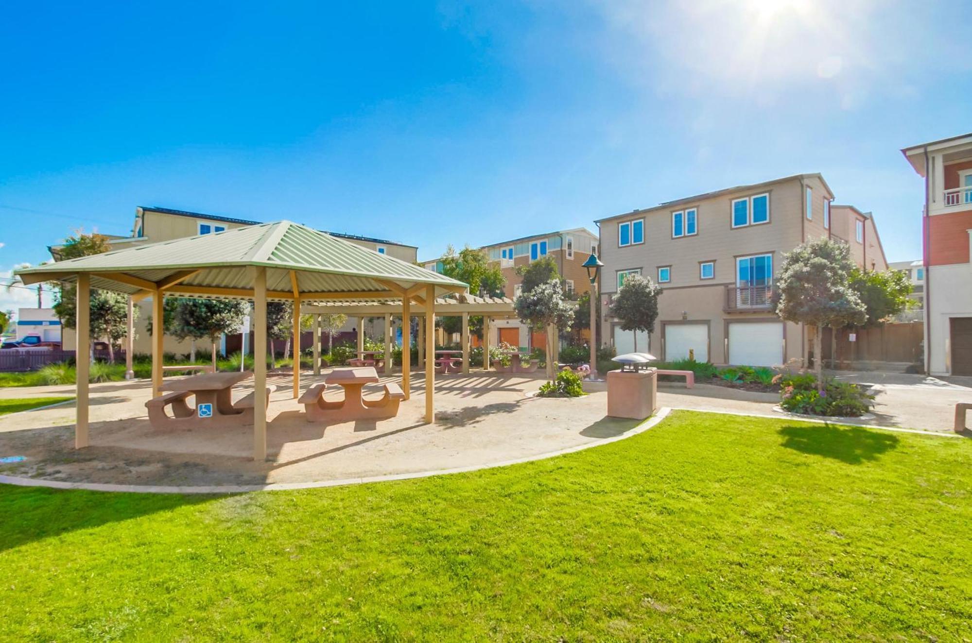 Bayside Cove 8 *