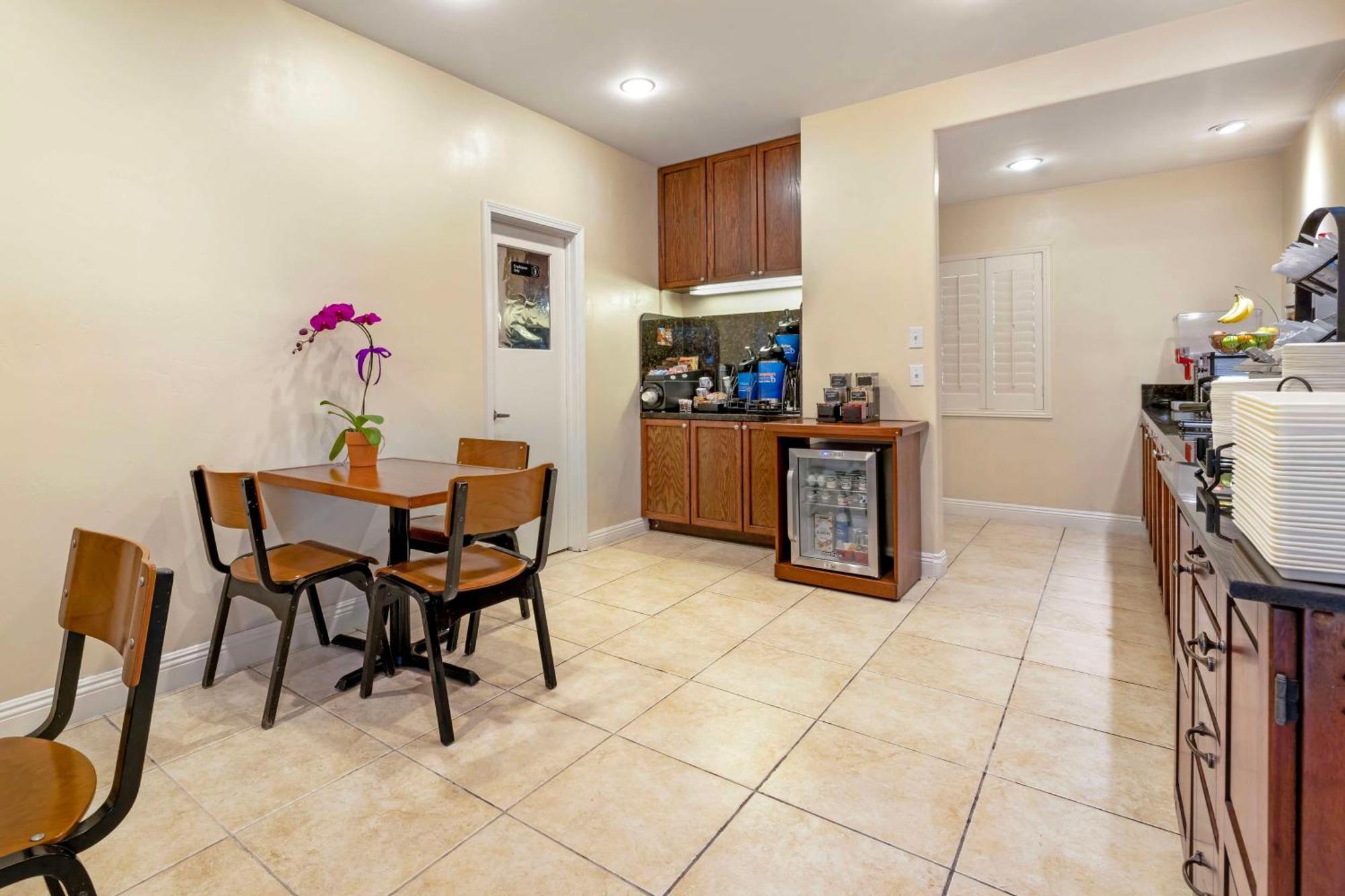 Western Downtown 3*