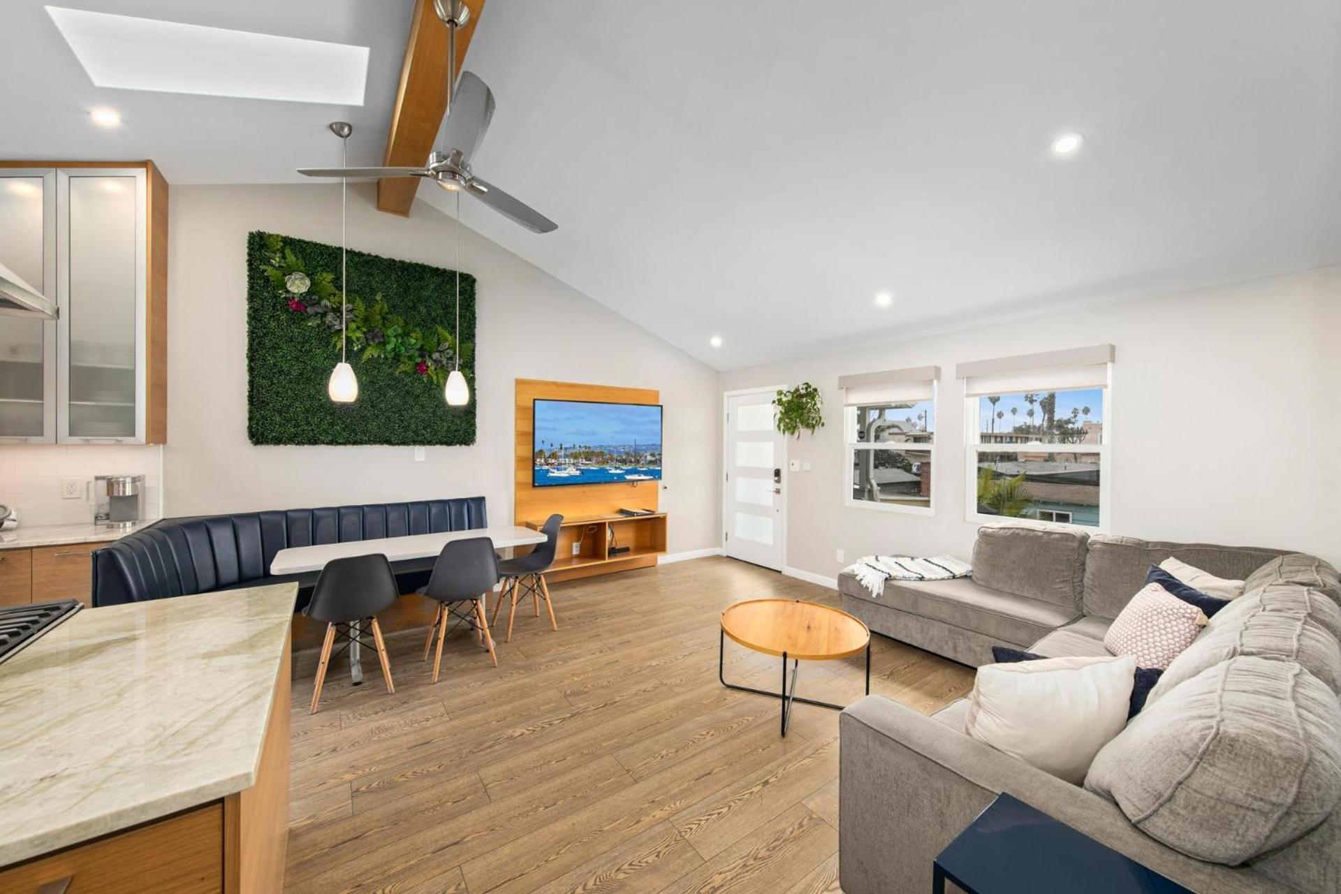 Modern Newly Renovated 2br In Heart Of Ocean