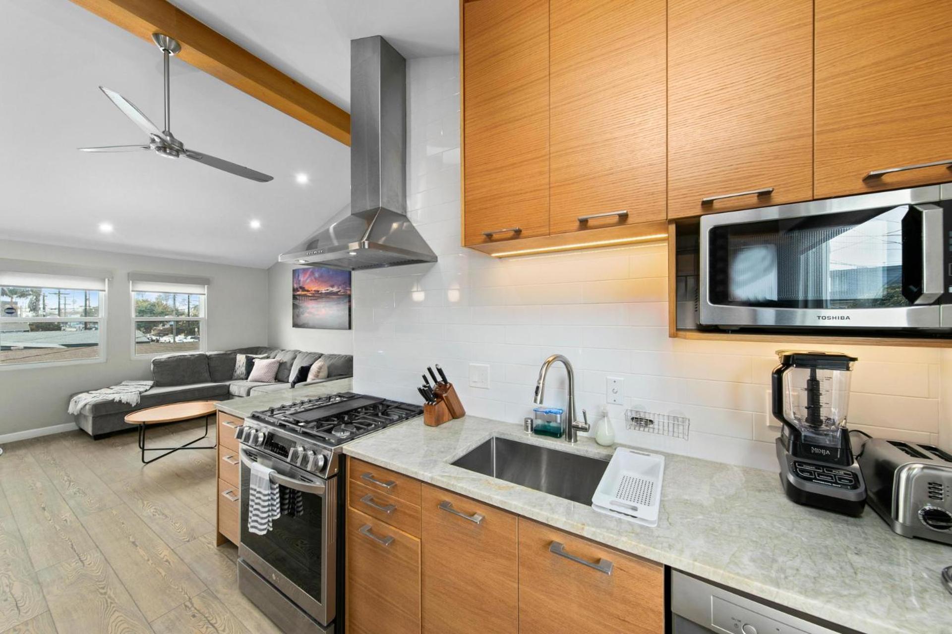 Apartment Modern Newly Renovated 2br In Heart Of Ocean