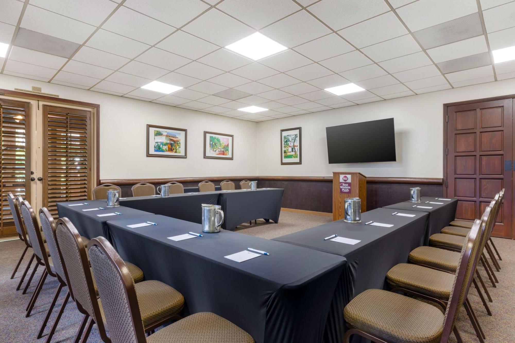 Western Hacienda Old Town Hotel 3*