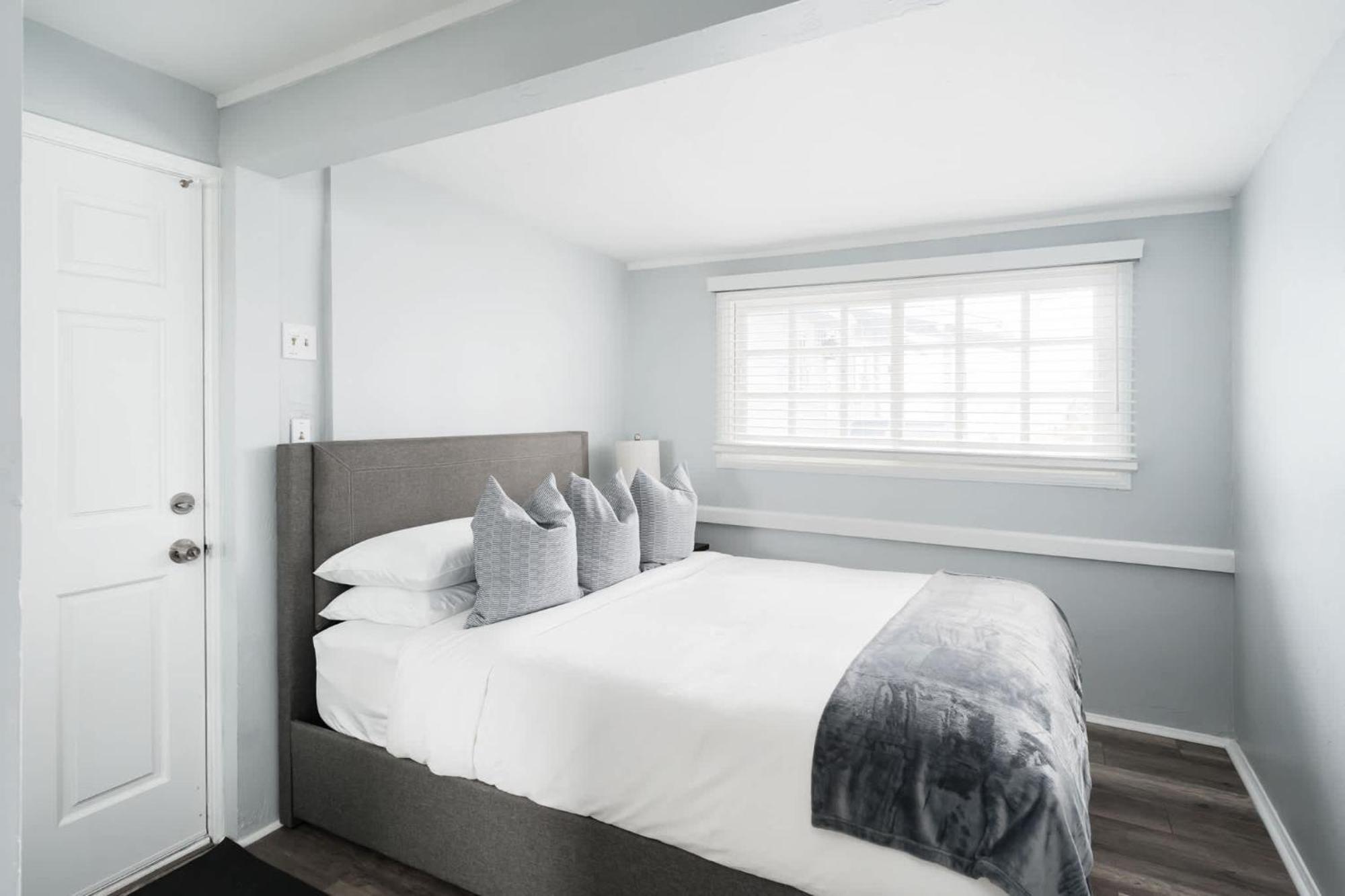 Apartment Bankers Hill Chic Roomy Near Airport
