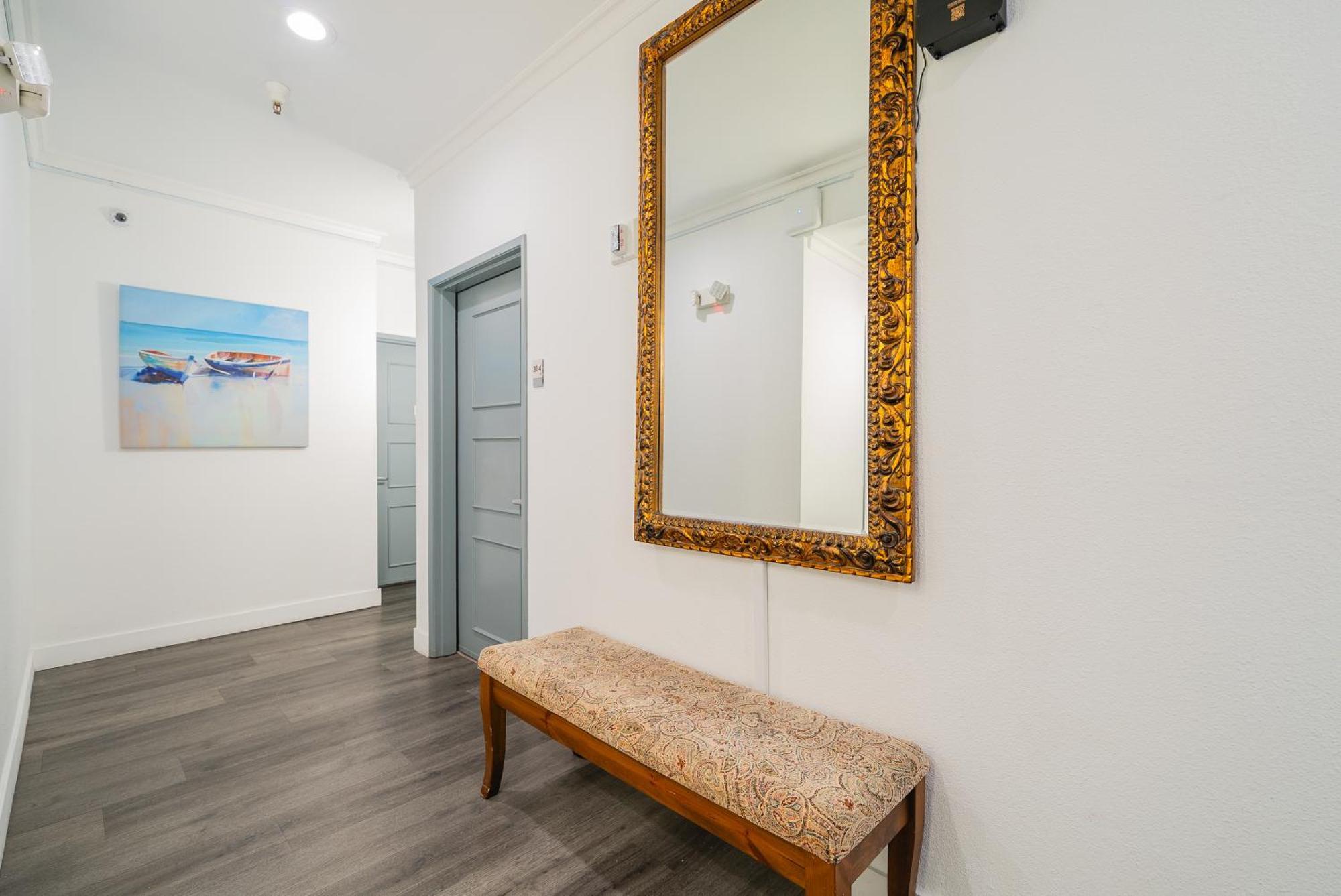 Urban Boutique Hotel- Little Italy, Downtown