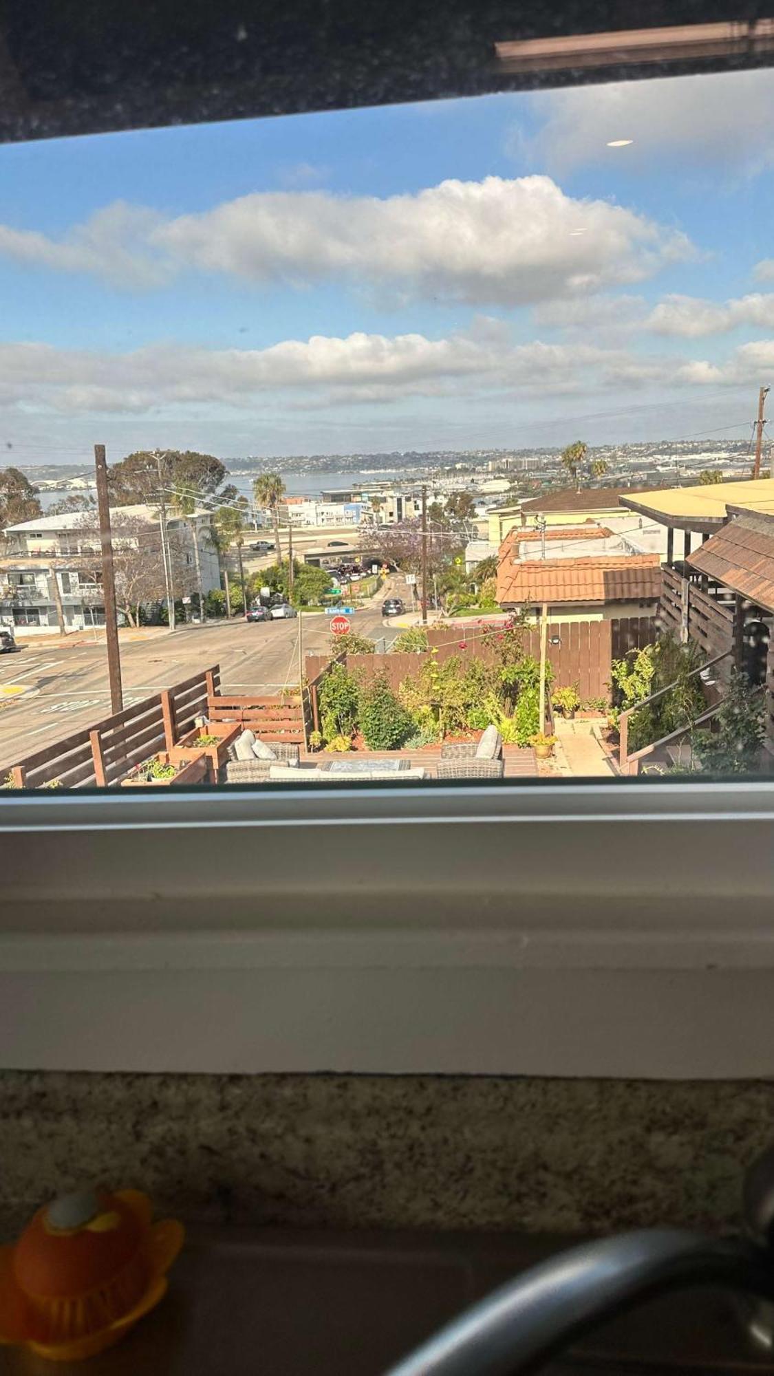 Big With Ocean View Max 6 Sleepers Apartment