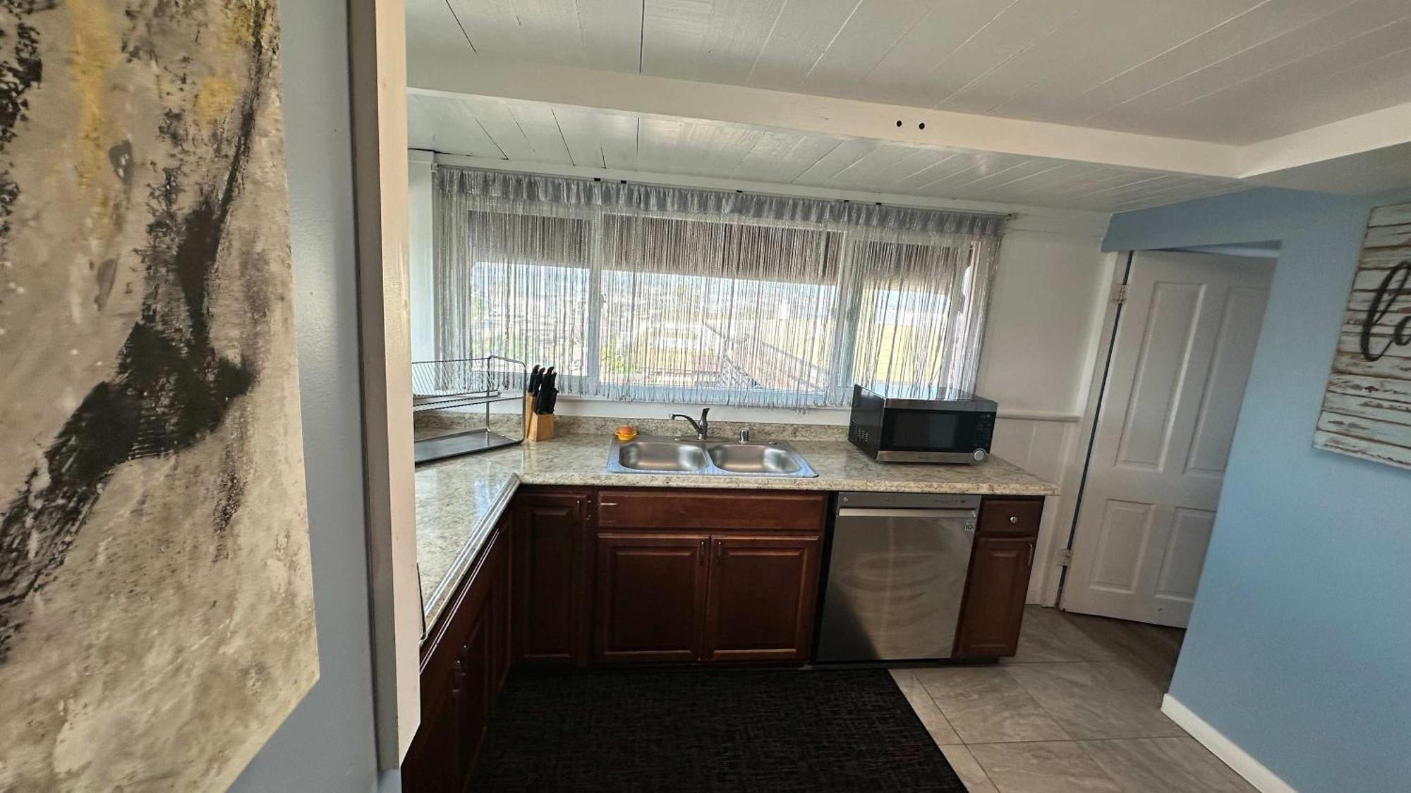 Big With Ocean View Max 6 Sleepers Apartment