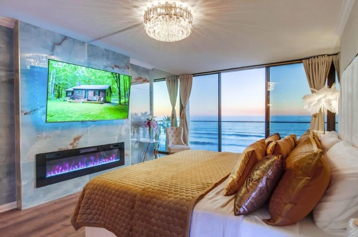 Panoramic Ocean Views & Boardwalk Access Holiday home