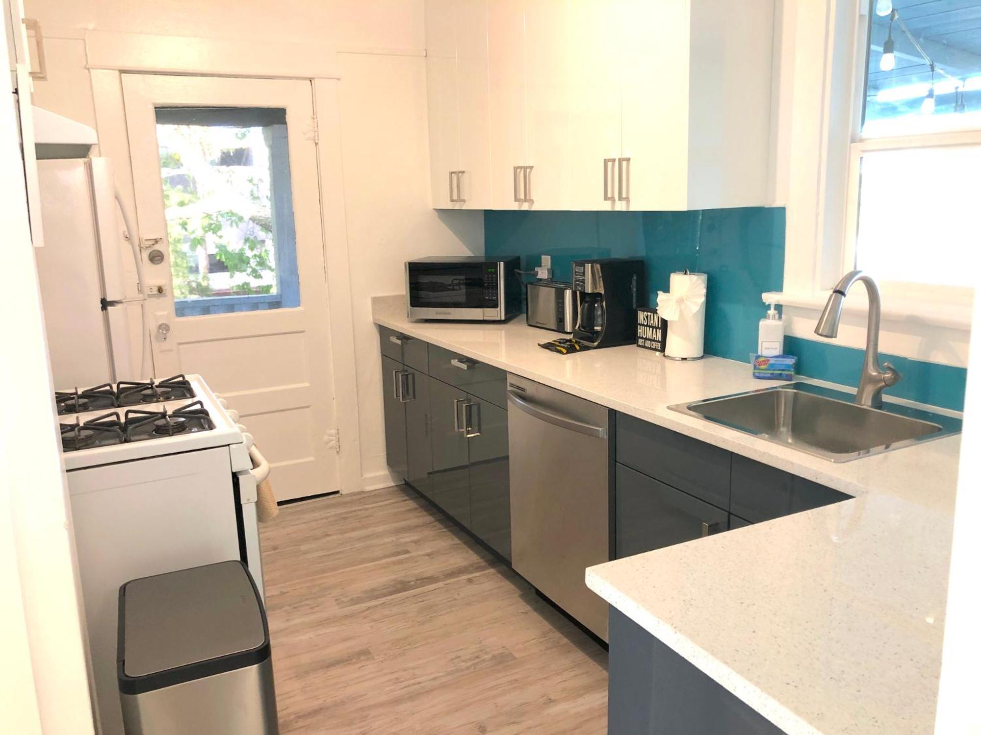 Apartment Viva California - Cozy With Backyard Oasis, Bbq & Firepit