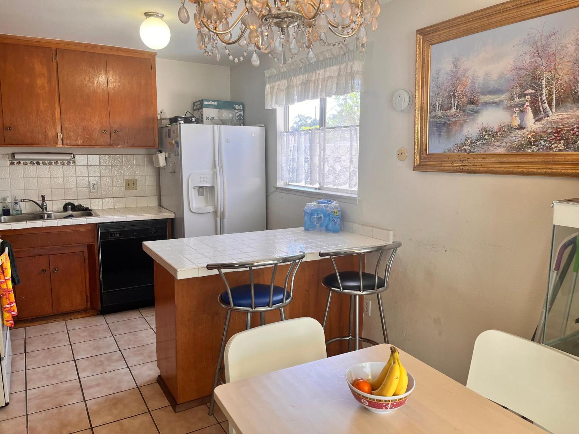 Homestay Affordable Private With Pool Access And Free Parking Near Zoo And Beaches