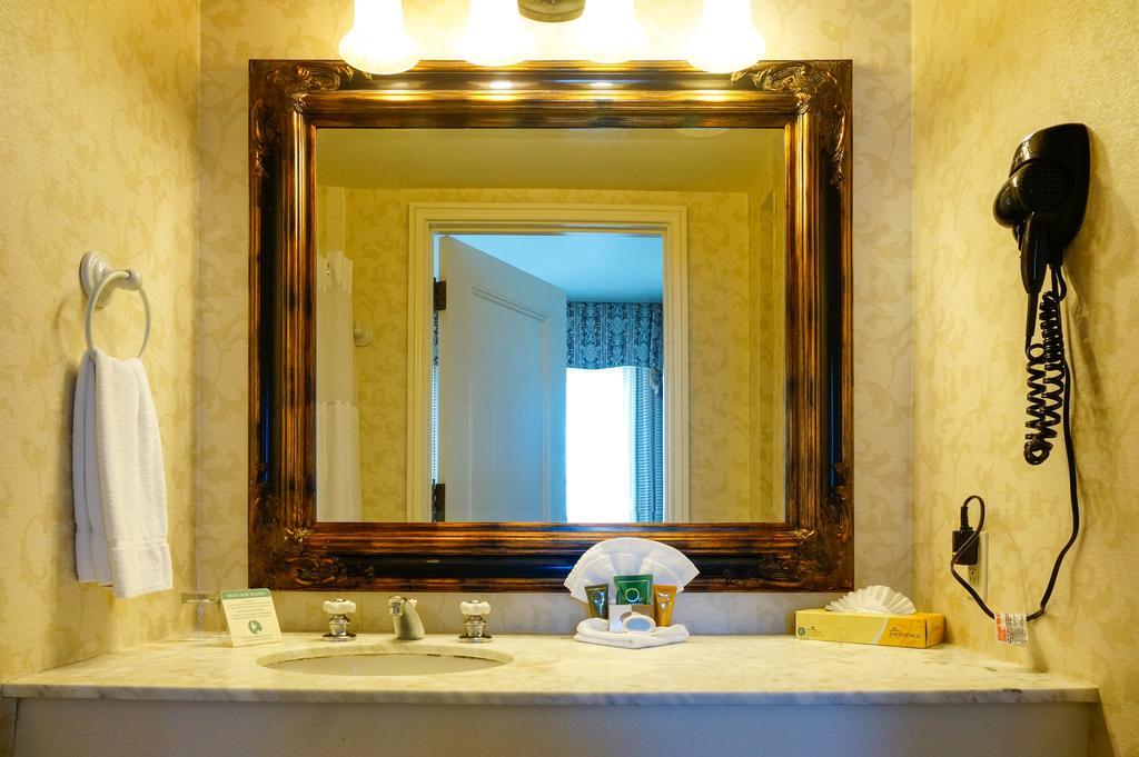 Gaslamp Plaza 4*