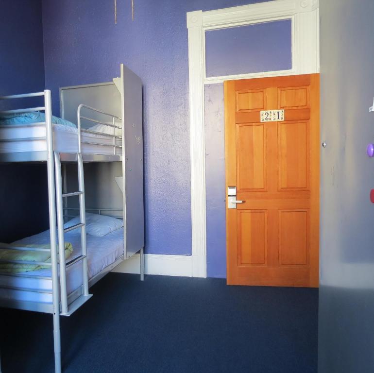 Gaslamp Hostel *